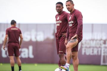 Lapadula realizó su primer entrenamiento con Universitario