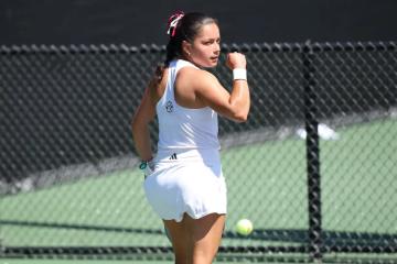 Lucciana Pérez debutó con triunfo en el W35 San Gregorio