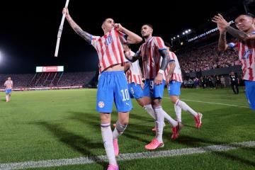 (VIDEO) Paraguay goleó en su despedida, pero quedó preocupado por lesión de Enciso