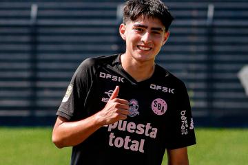 ¡Sueño cumplido! Luciano Zambrano debutó en Boys y jugó junto a su padre
