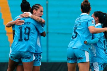 ¡Máquina celeste! Cristal femenino apabulló 8-1 a Melgar y se metió a semifinales