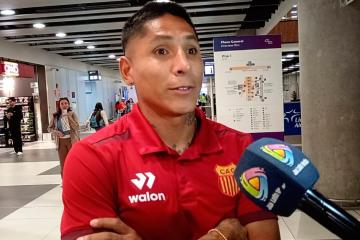 Ruidíaz: "Nunca besé otro escudo que no fuera el de la 'U', pero hoy estoy enfocado en Grau"