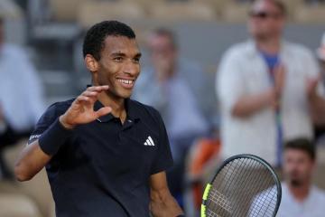 Auger-Aliassime dejó en el camino a chileno Tabilo y ya está en cuartos del Roland Garros