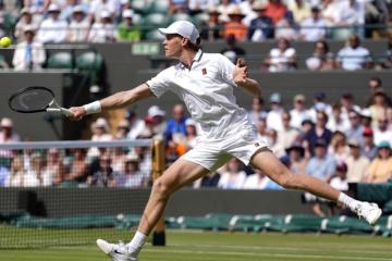 Jannik Sinner ganó y se metió a octavos de final de Wimbledon