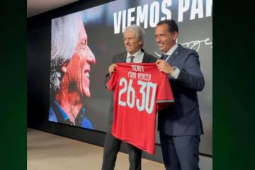Jorge Jesús fue presentado como nuevo DT de Portugal