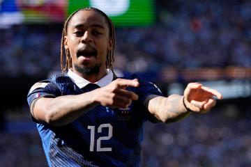 ¿Se muda a Londres? Arsenal estaría tras los pasos de Bradley Barcola