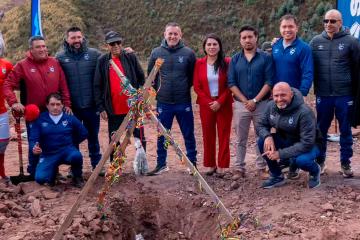 (FOTOS) Cienciano colocó la primera piedra de su Centro de Alto Rendimiento