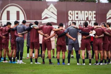 Héctor Cuper presentó la nómina para el debut de la 'U' en el Clausura