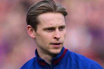 De Jong volvió a Barcelona con una lesión