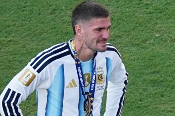 De Paul: "Nuestras sonrisas molestan, nuestras maneras les jode"