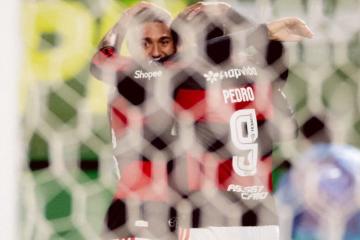 Flamengo goleó a Chapecoense y se mantiene segundo en el Brasileirao
