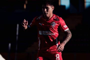Pretell fue titular en derrota de LDU