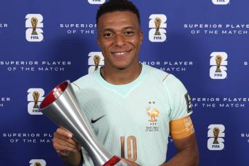 Mbappé: "Tengo una lesión leve en el tobillo"