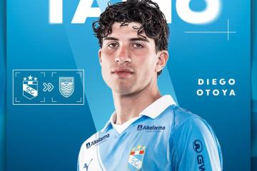 ¡No continuará en La Florida! El delantero nacional Diego Otoya fue prestado al club Monterey Bay de la USL Championship hasta junio del 2027.  El atacante de 21 años venía militando en el fútbol peruano desde el 2023 y ahora retornará a su país natal. En los 'celestes' logró anotar 3 goles, mientras también jugó durante el primer semestre del 2025 en Sport Boys y no pudo anotar.  De esta forma Diego Otoya se suma a Felipe Vizeu, Alejandro Pósito, Gustavo Cazonatti como los jugadores que no continúan en los
