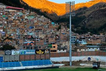 Estadio Unión Tarma culminó instalación de sistema de iluminación