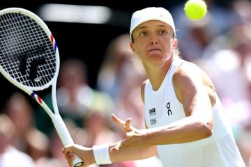 Swiatek avanzó a tercera ronda en Wimbledon
