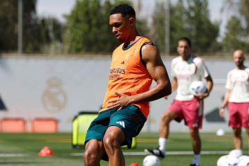 Alexander-Arnold: "Estoy seguro que Mourinho nos hará ganar trofeos"