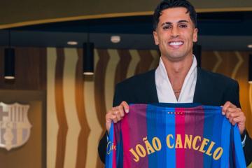 Barcelona anunció oficialmente la llegada de Joao Cancelo