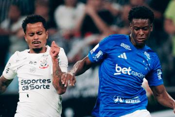 Carrillo fue titular en la caída de Corinthians ante Cruzeiro por el Brasileirao