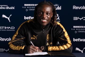 Manchester City blindó a Doku hasta el 2031