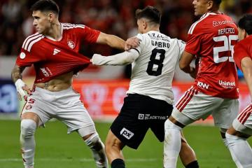 Carrillo ingresó en la caída de Corinthians ante Internacional por la Copa de Brasil
