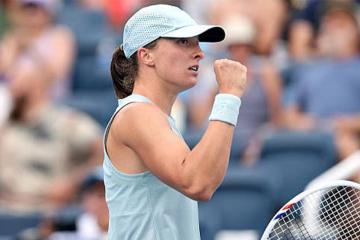 Swiatek se metió a semifinales de Cincinnati tras retiro de Rybakina