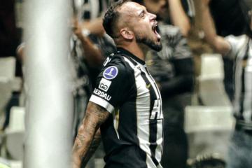 Atlético Mineiro empató en el final y eliminó a Bragantino