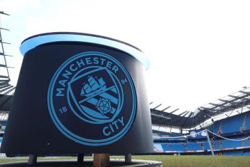 El que podría ser el juico del siglo podría estar llegando a su etapa definitiva. Y es que se ha conocido que Manchester City, acusado de 115 infracciones al Fair Play financiero de la Premier League, ha sido encontrado culpable de 114 de los cargos en su contra.  Fue la misma Premier League la que elaboró la denuncia contra el conjunto ciudadano no solo por no haber cumplido con las normas, sino también por no cooperar con las investigaciones.  El núcleo de la acusación es que el cuadro mancuniano no habrí