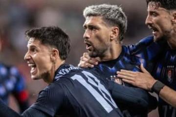 Uruguay goleó 4-1 a Corea del Sur y celebró su segundo triunfo en la era Diego Forlán