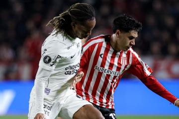 Carrillo fue titular en empate de Corinthians ante Estudiantes