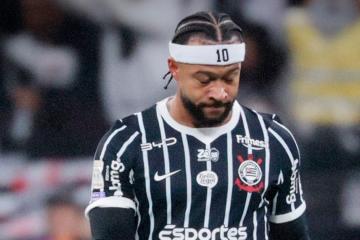 Carrillo fue titular en la caída de Corinthians ante Chapecoense por el Brasileirao