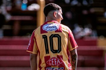 Saravia fue suplente en la caída de Progreso ante Cerro por la liga uruguaya