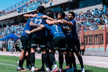 (VIDEO | FOTOS) Cristal venció por 2-1 en Moquegua y trepó en la tabla