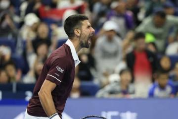 Novak Djokovic remontó para salvar su invicto en el China Open