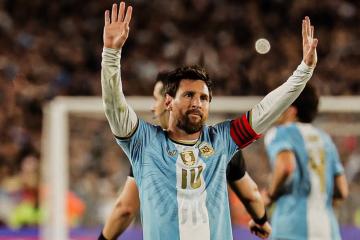 Messi: "Ayer fue mi último partido y ya extraño vestir la celeste y blanca, sé que estoy tomando la decisión correcta"