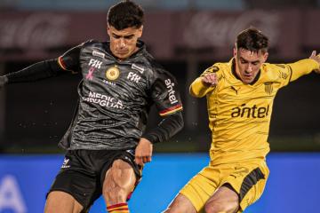 Saravia arrancó de titular en empate de Progreso ante Peñarol
