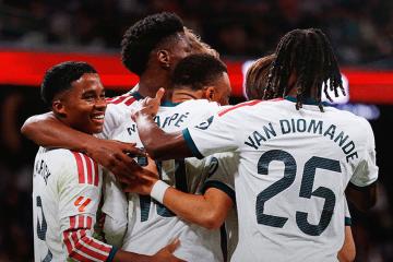 Real Madrid goleó 4-1 a Sevilla para seguir cerca de la cima de La Liga