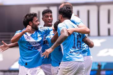 (VIDEO | FOTOS) Cristal se impuso por 4-2 a Comerciantes Unidos y sigue de líder