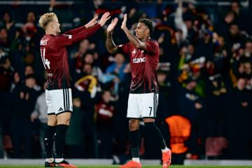 Grimaldo fue suplente en empate de Sparta Praga en la Europa League