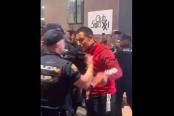 (VIDEO) Banderazo en Madrid terminó en trifulca entre seleccionados y policías