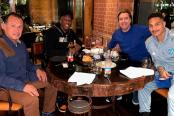 ¡La gira no para! Juan Reynoso se reunió en Argentina con Paolo Guerrero y Luis Advíncula 