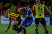 Advíncula fue titular en la derrota de Boca Juniors ante Deportivo Pereira