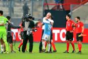 ¡Venga ese abrazo! Nunes y Yotún celebraron el triunfo ante The Srongest