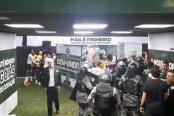 (VIDEO) ¡Terminó en bronca! Policía lanzó gas pimienta a jugadores de la 'U'