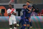 Messi rompió su racha y le anotó a Perú por partida doble en Clasificatorias