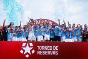 (FOTOS) ¡Salud Cristal! Celestes remontaron serie ante la 'U' y conquistaron Torneo de Reservas
