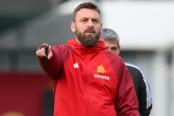 De Rossi: "Pedí que me trataran como a un entrenador, no como a una leyenda"