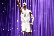 (VIDEO) Los Angeles Lakers develaron estatua de Kobe Bryant en su estadio