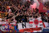 La UEFA multó al Barcelona por "comportamiento racista" de sus hinchas