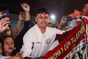 ¡Tarapoto se pintó de crema! Hinchas de Universitario realizaron gran banderazo